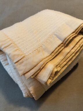Vintage Thermal Waffle Weave Blanket Satin Trim Queen Full 84" X 88" Cream